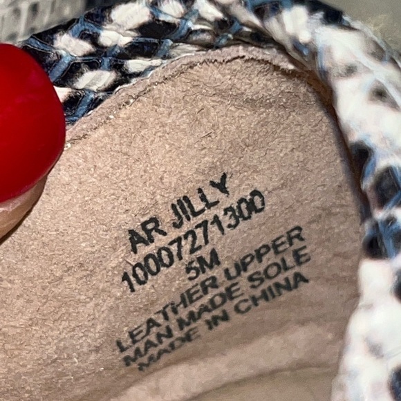 AMERICAN Rag Jilly Pointed Toe Embossed White Black Snake Skin Ballet Fl… - Picture 9 of 14